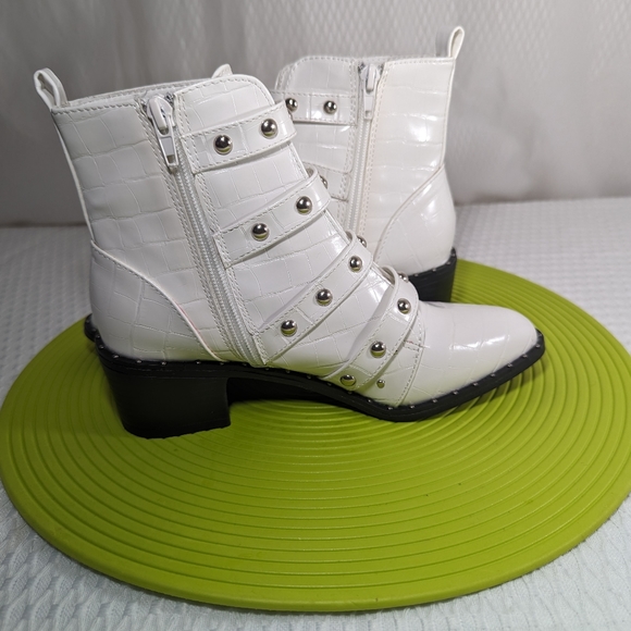 Catherine Malandrino "Shandy" White Croc Embossed Buckle Booties, Size 6, NWOT - Picture 7 of 13